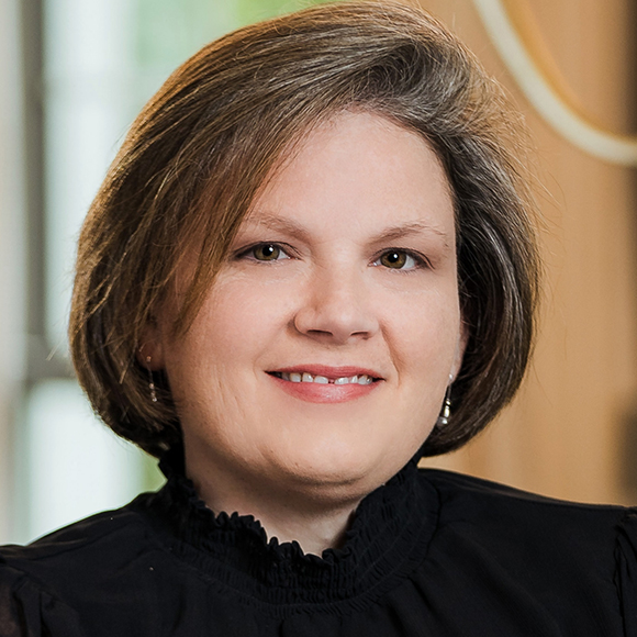 Heather Lyons, Sales Manager for Honor Home Loans |Owensboro Kentucky's best mortgage lender for first-time homebuyer loans, VA loans, FHA loans, and  home refinancing